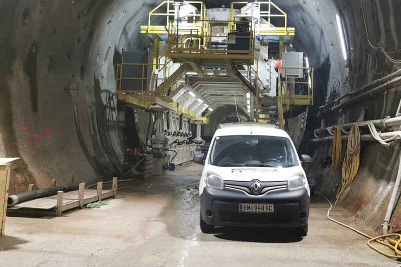 Hasieber im Semmering Basistunnel Baustelle im Tunnel mit Hasieber Fahrzeug